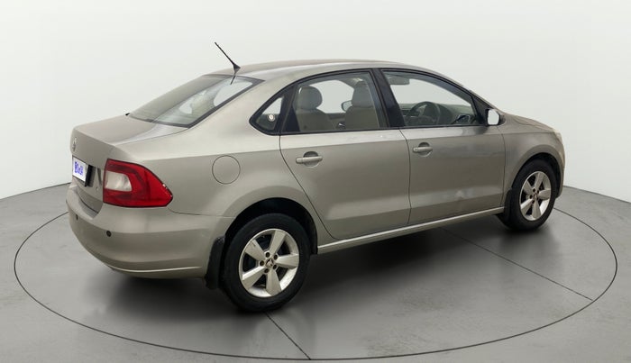 2016 Skoda Rapid AMBITION 1.6 MPI MT, Petrol, Manual, 82,089 km, Right Back Diagonal