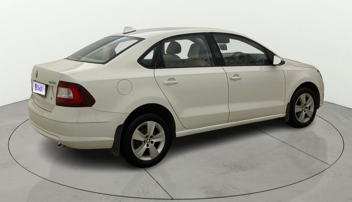 2017 Skoda Rapid AMBITION 1.6 MPI AT, Petrol, Automatic, 61,048 km, Right Back Diagonal