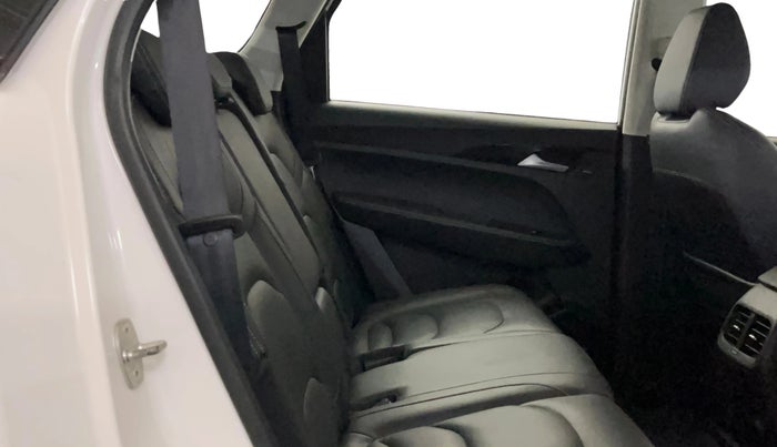 2019 MG HECTOR SMART HYBRID 1.5 PETROL, Petrol, Manual, 59,525 km, Right Side Rear Door Cabin