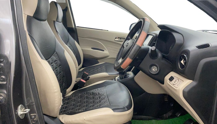 2019 Hyundai NEW SANTRO SPORTZ CNG, CNG, Manual, 1,00,156 km, Right Side Front Door Cabin