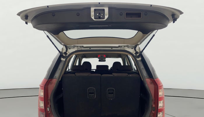 2013 Mahindra XUV500 W6, Diesel, Manual, 1,20,365 km, Boot Door Open