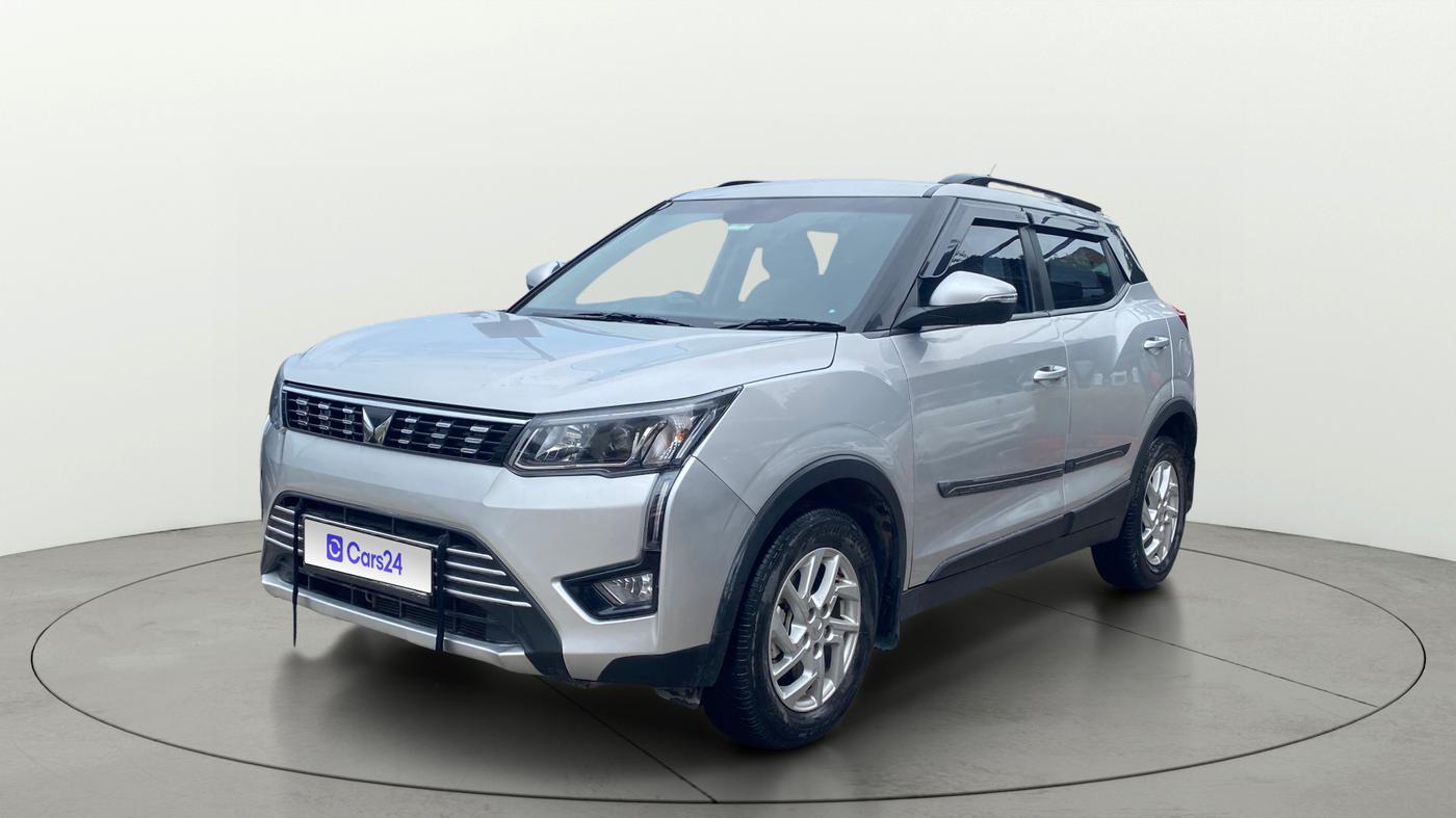 2022 Mahindra XUV300 W8 1.2 PETROL, Petrol, Manual, 15,635 km, Left Front Diagonal