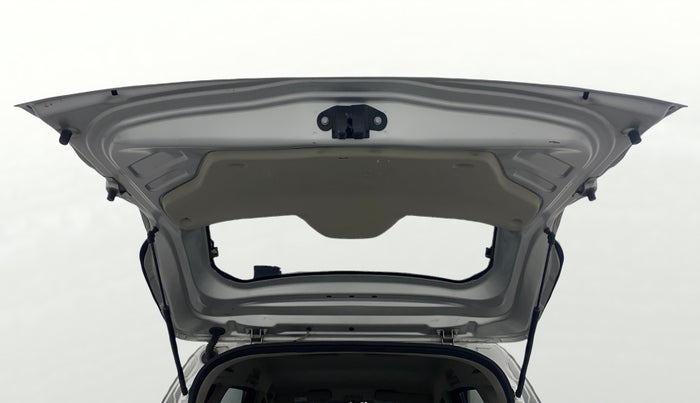 2023 Renault TRIBER RXZ AMT, Petrol, Automatic, 32,928 km, Boot Door Open