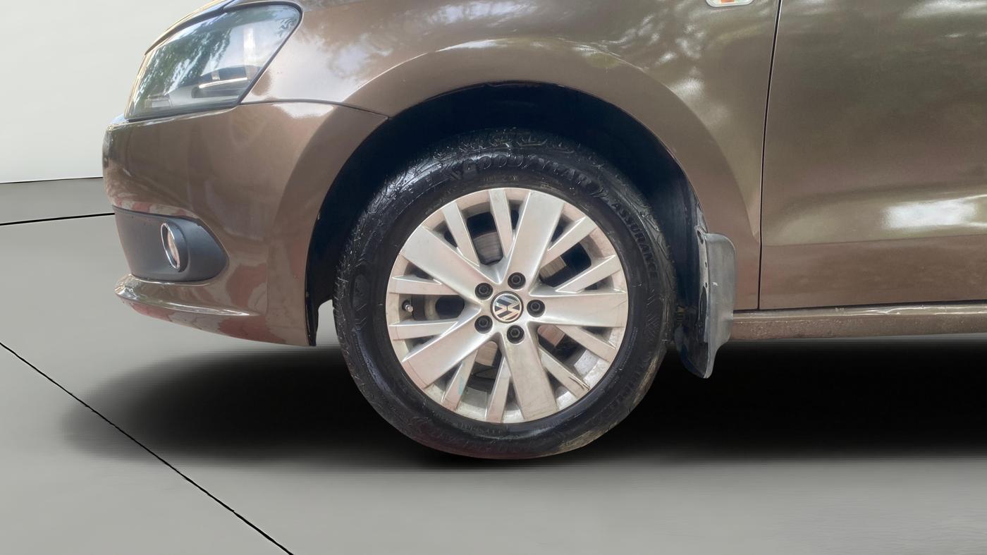 2015 Volkswagen Vento HIGHLINE DIESEL 1.5, Diesel, Manual, 1,09,637 km, Left Front Wheel