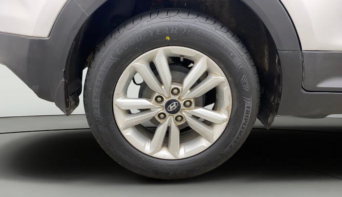 2016 Hyundai Creta SX PLUS 1.6 PETROL, Petrol, Manual, 1,05,128 km, Right Rear Wheel
