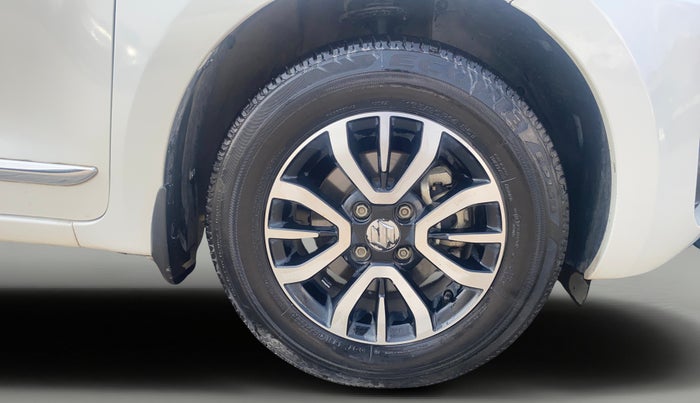 2023 Maruti Swift VXI AMT, Petrol, Automatic, 44,231 km, Right Front Wheel