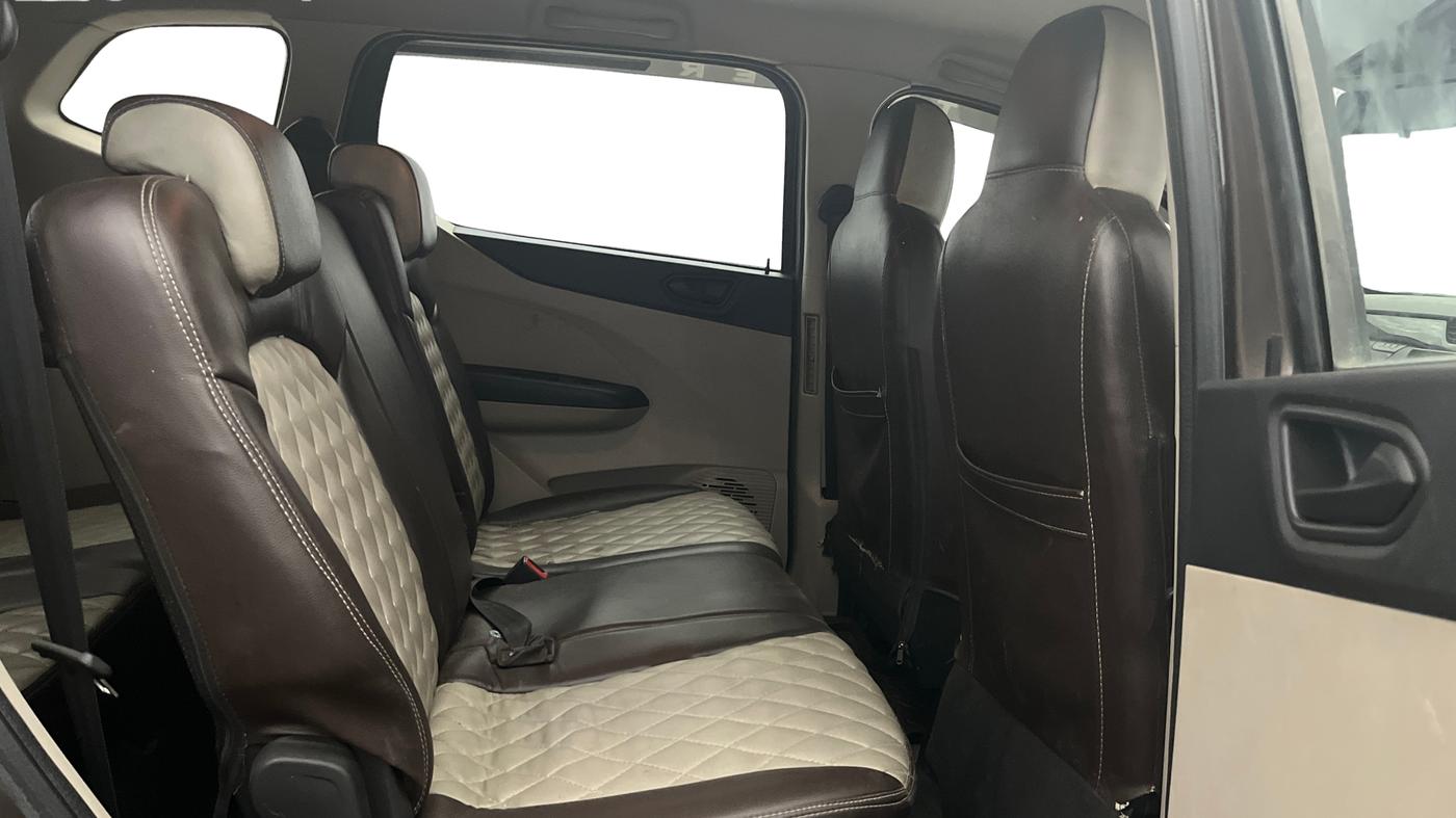 2022 Renault TRIBER RXT, Petrol, Manual, 47,166 km, Right Side Rear Door Cabin