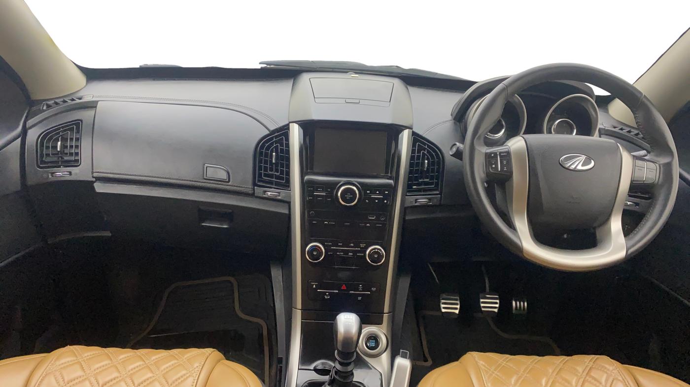 2018 Mahindra XUV500 W11, Diesel, Manual, 48,357 km, Dashboard