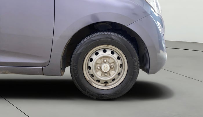 2016 Hyundai Eon ERA +, Petrol, Manual, 52,484 km, Right Front Wheel