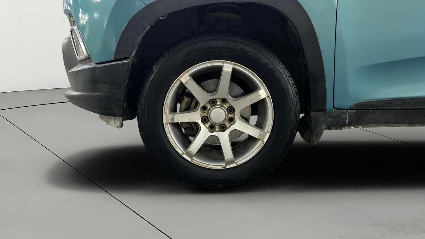 2015 Mahindra Kuv100 K8 6 STR, Petrol, Manual, 33,801 km, Left Front Wheel