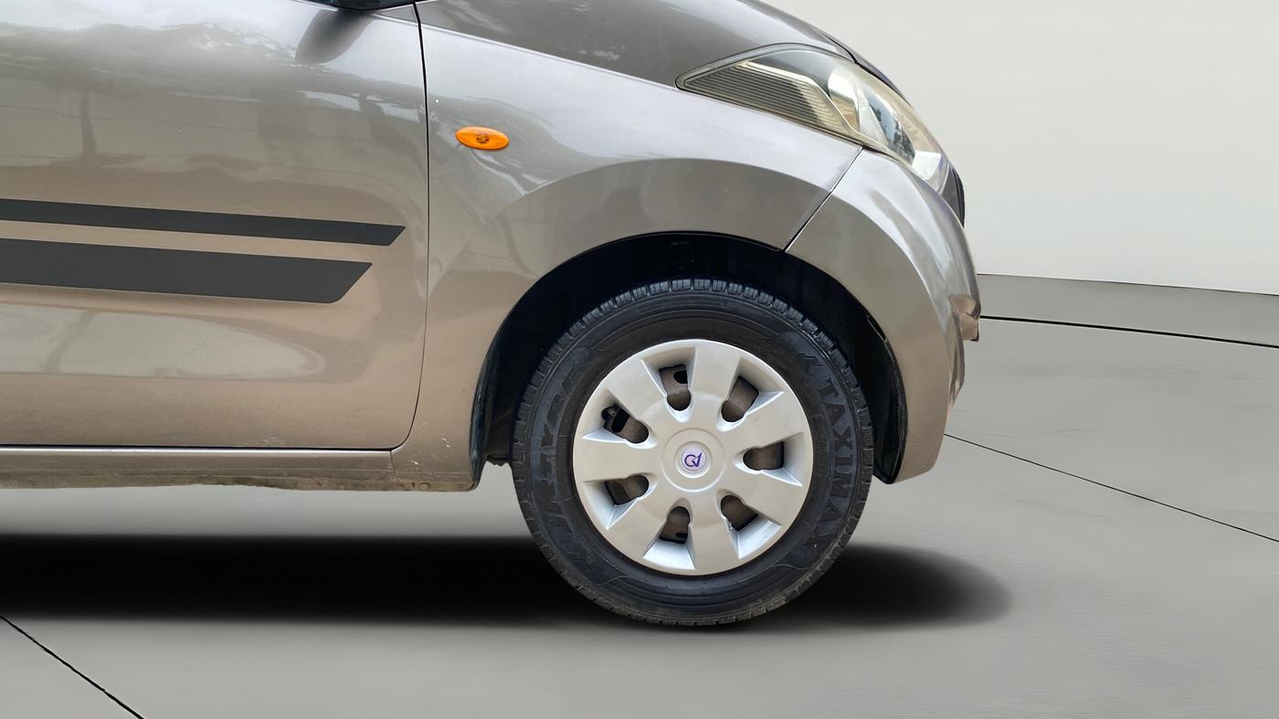 2016 Datsun Redi Go T(O) 0.8L LIMITED EDITION, Petrol, Manual, 82,396 km, Right Front Wheel