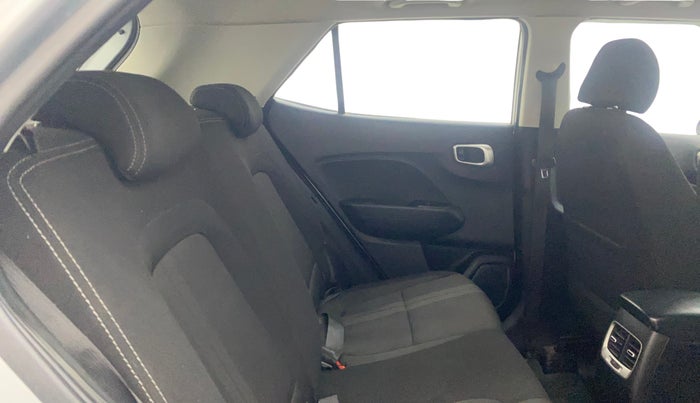 2019 Hyundai VENUE SX PLUS 1.0 TURBO DCT, Petrol, Automatic, 1,00,663 km, Right Side Rear Door Cabin