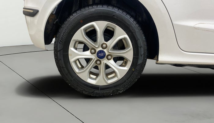 2016 Ford New Figo TITANIUM 1.2 PETROL MT, Petrol, Manual, 1,32,597 km, Right Rear Wheel