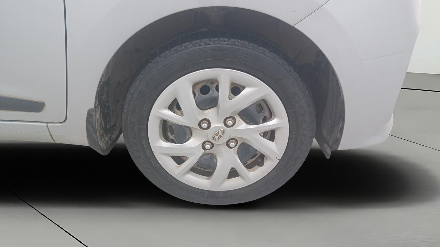 2019 Hyundai Grand i10 SPORTZ 1.2 KAPPA VTVT, Petrol, Manual, 30,228 km, Right Front Wheel