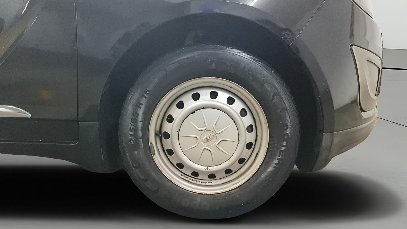 2019 Mahindra MARAZZO M2 7STR, Diesel, Manual, 71,759 km, Right Front Wheel