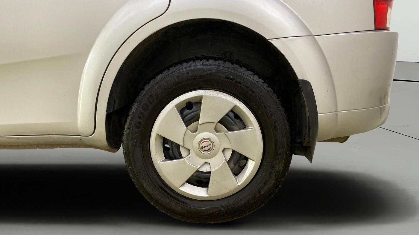 2017 Mahindra XUV500 W4, Diesel, Manual, 1,02,257 km, Left Rear Wheel