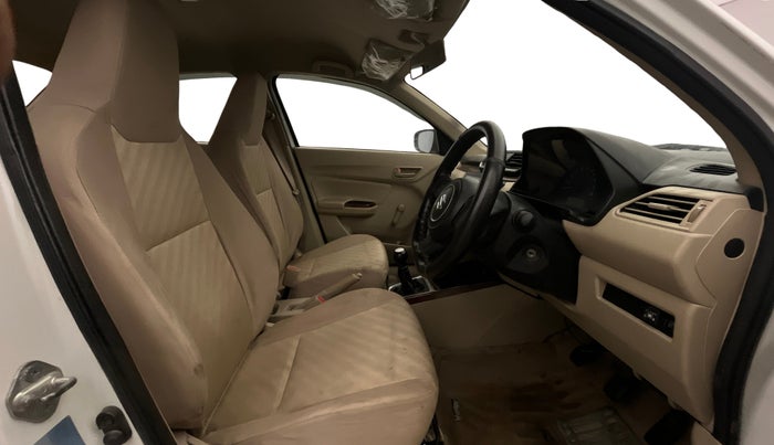 2017 Maruti Dzire LXI, CNG, Manual, 92,693 km, Right Side Front Door Cabin