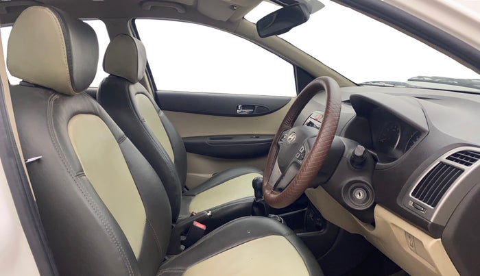 2013 Hyundai i20 SPORTZ 1.2, Petrol, Manual, 85,571 km, Right Side Front Door Cabin