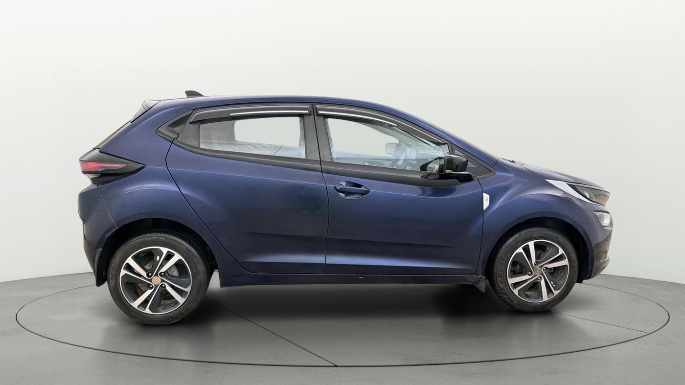 2024 Tata ALTROZ XZ + SUNROOF, Petrol, Manual, 21,970 km, Right Side View