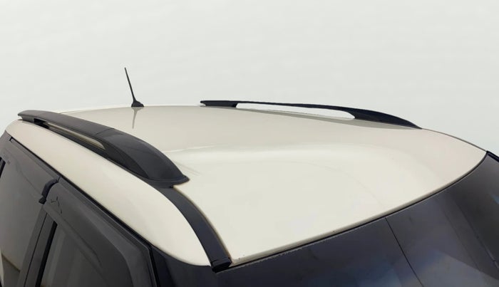 2021 Mahindra XUV300 W8 1.2 PETROL, Petrol, Manual, 80,378 km, Roof