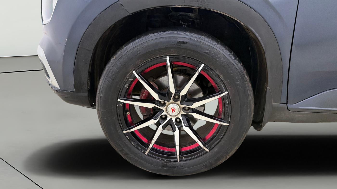 2021 Hyundai VENUE S 1.2, Petrol, Manual, 42,245 km, Left Front Wheel