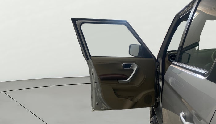 2015 Mahindra TUV300 T8, Diesel, Manual, 96,628 km, LHS Front Door