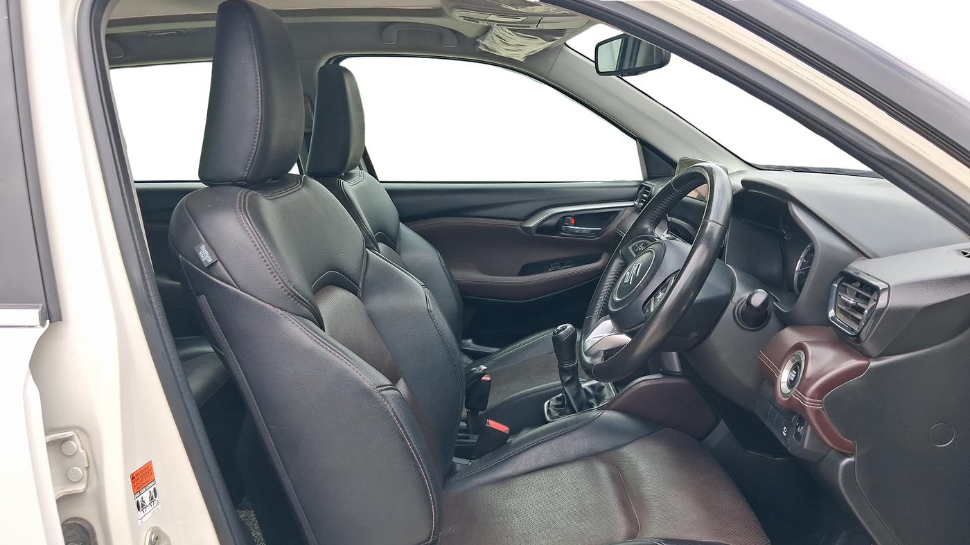 2023 Maruti Grand Vitara ALPHA SMART HYBRID, Petrol, Manual, 89,305 km, Right Side Front Door Cabin