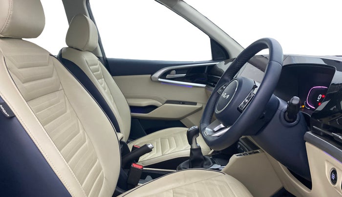 2023 KIA CARENS LUXURY 1.5 TURBO PETROL IMT 7 STR, Petrol, Manual, 29,644 km, Right Side Front Door Cabin