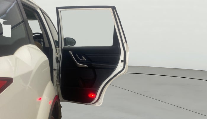 2018 Mahindra XUV500 W11, Diesel, Manual, 55,566 km, RHS Rear Door