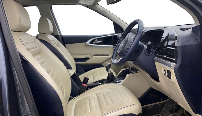 2022 KIA CARENS LUXURY PLUS 1.4 PETROL 7 STR, Petrol, Manual, 30,236 km, Right Side Front Door Cabin