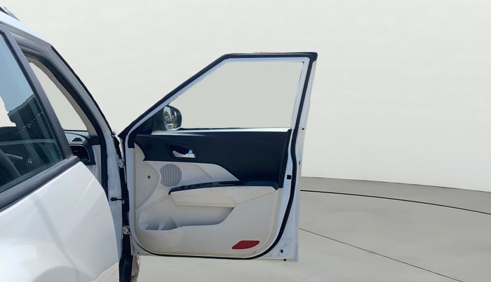 2024 Mahindra XUV 3XO AX5 1.2 L TCMPFI AT, Petrol, Automatic, 41,138 km, RHS Front Door