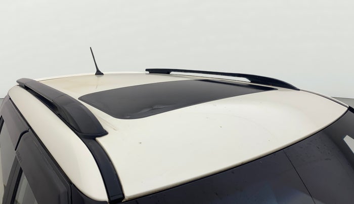 2022 Mahindra XUV300 W8 (O) 1.2 PETROL AMT, Petrol, Automatic, 18,872 km, Roof