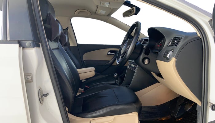 2017 Volkswagen Ameo HIGHLINE PLUS 1.5L 16 ALLOY, Diesel, Manual, 1,08,066 km, Right Side Front Door Cabin