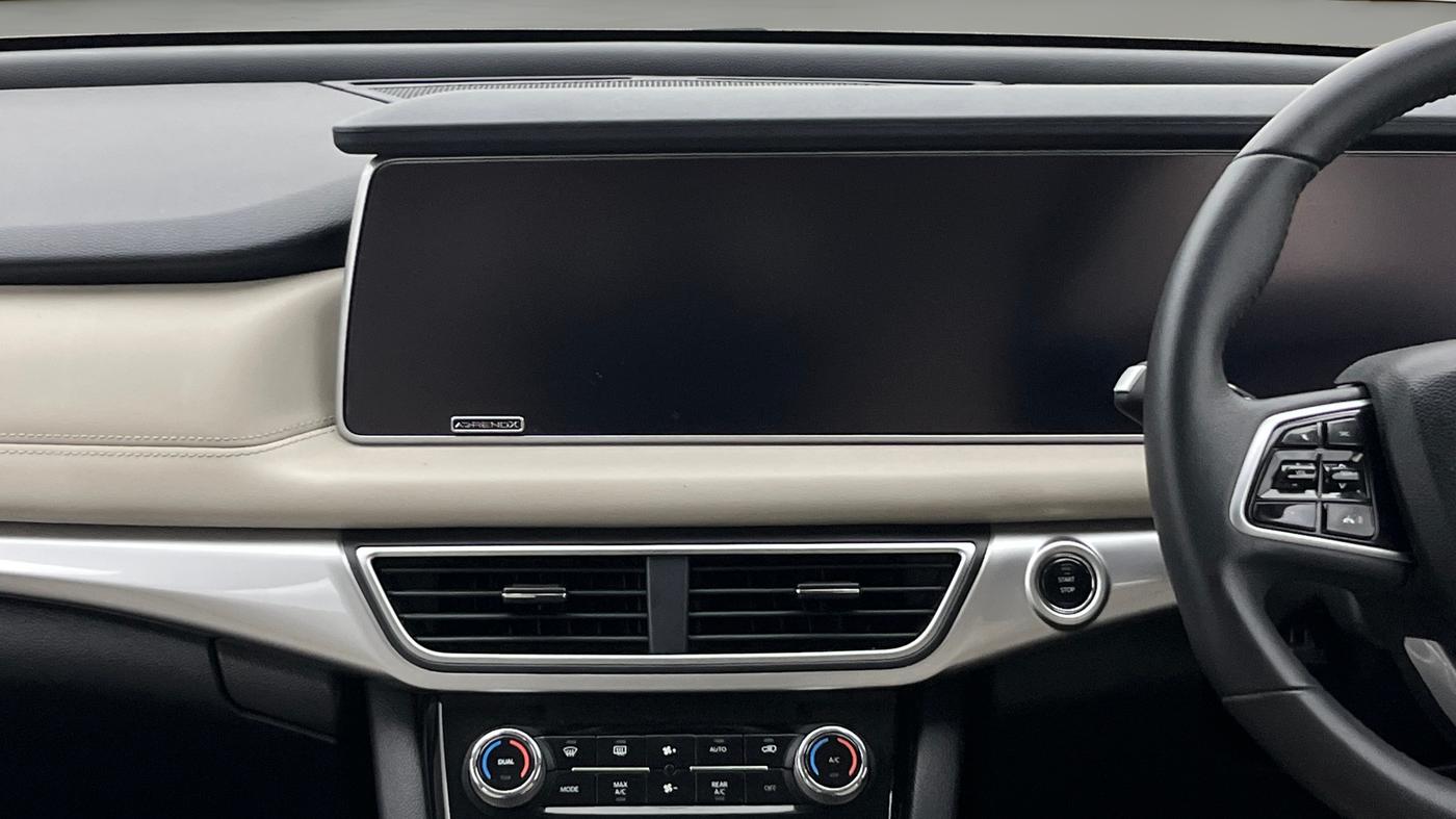 2023 Mahindra XUV700 AX 7 LUXURY P AT 7 STR, Petrol, Automatic, 36,778 km, Air Conditioner