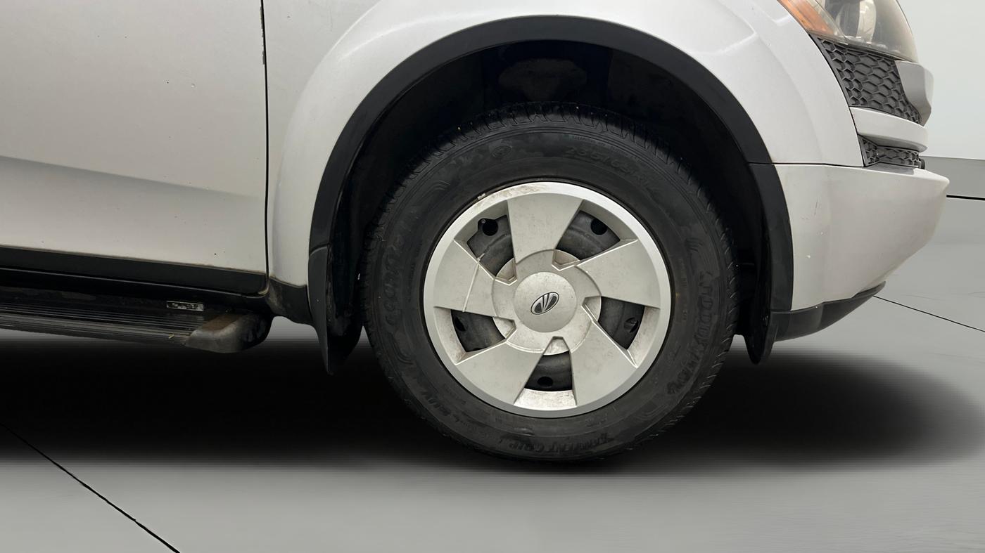 2014 Mahindra XUV500 W6, Diesel, Manual, 7,002 km, Right Front Wheel