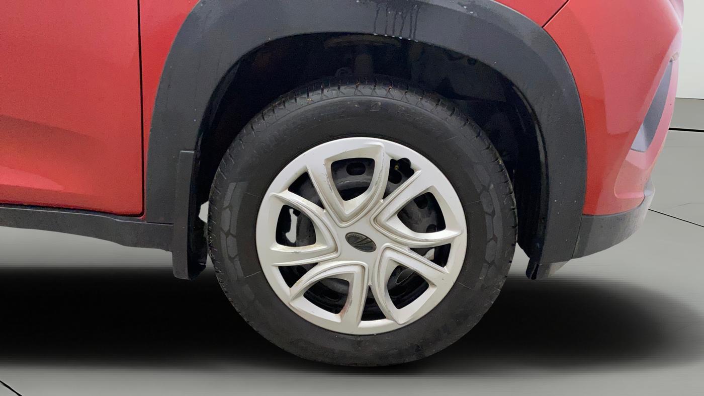 2017 Mahindra KUV 100 NXT K4+ D 6 STR, Diesel, Manual, 1,05,992 km, Right Front Wheel