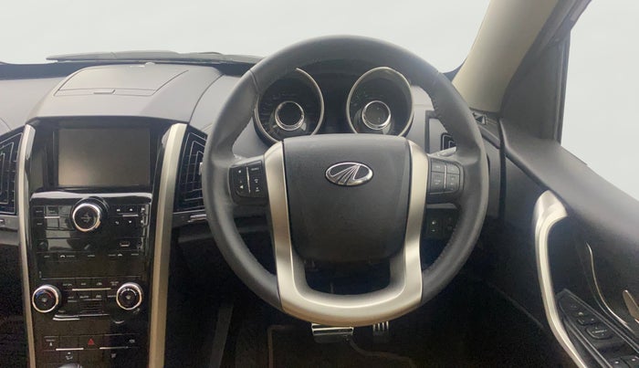 2018 Mahindra XUV500 W11 (O) AT, Diesel, Automatic, 24,675 km, Steering Wheel Close Up