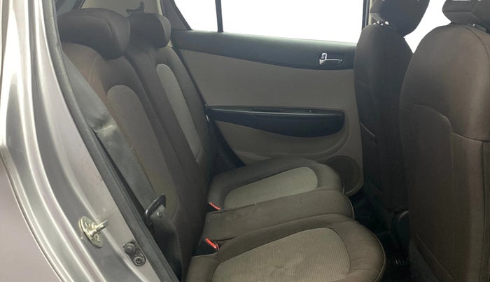 2014 Hyundai Elite i20 SPORTZ 1.4 CRDI, Diesel, Manual, 1,37,256 km, Right Side Rear Door Cabin