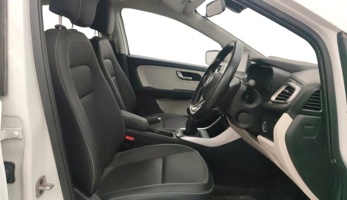 2022 Tata ALTROZ XZ PLUS PETROL, Petrol, Manual, 22,527 km, Right Side Front Door Cabin