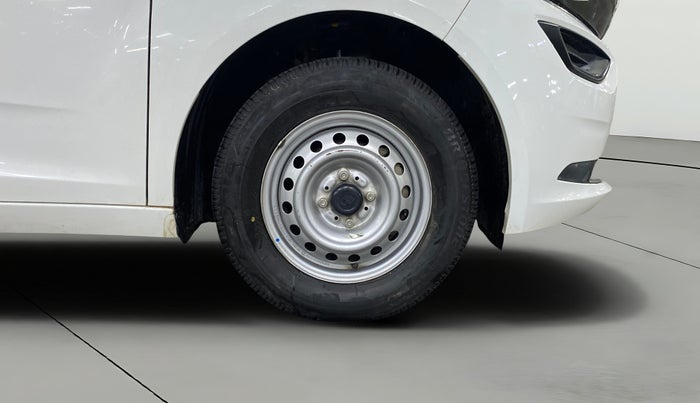 2024 Tata ALTROZ XE CNG, CNG, Manual, 17,614 km, Right Front Wheel