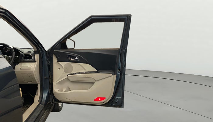 2019 Mahindra XUV300 W8 1.5 DIESEL, Diesel, Manual, 84,079 km, RHS Front Door