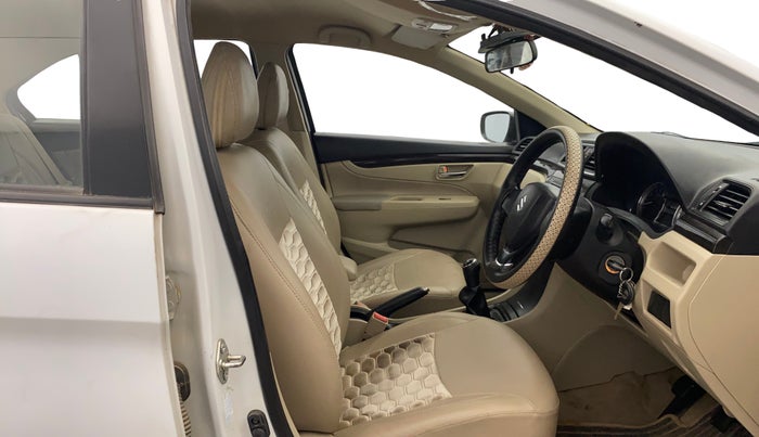 2016 Maruti Ciaz VXI, Petrol, Manual, 71,279 km, Right Side Front Door Cabin