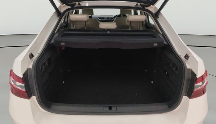 2016 Skoda Superb L&K 1.8 TSI AT, Petrol, Automatic, 44,516 km, Boot Open Zoomed View