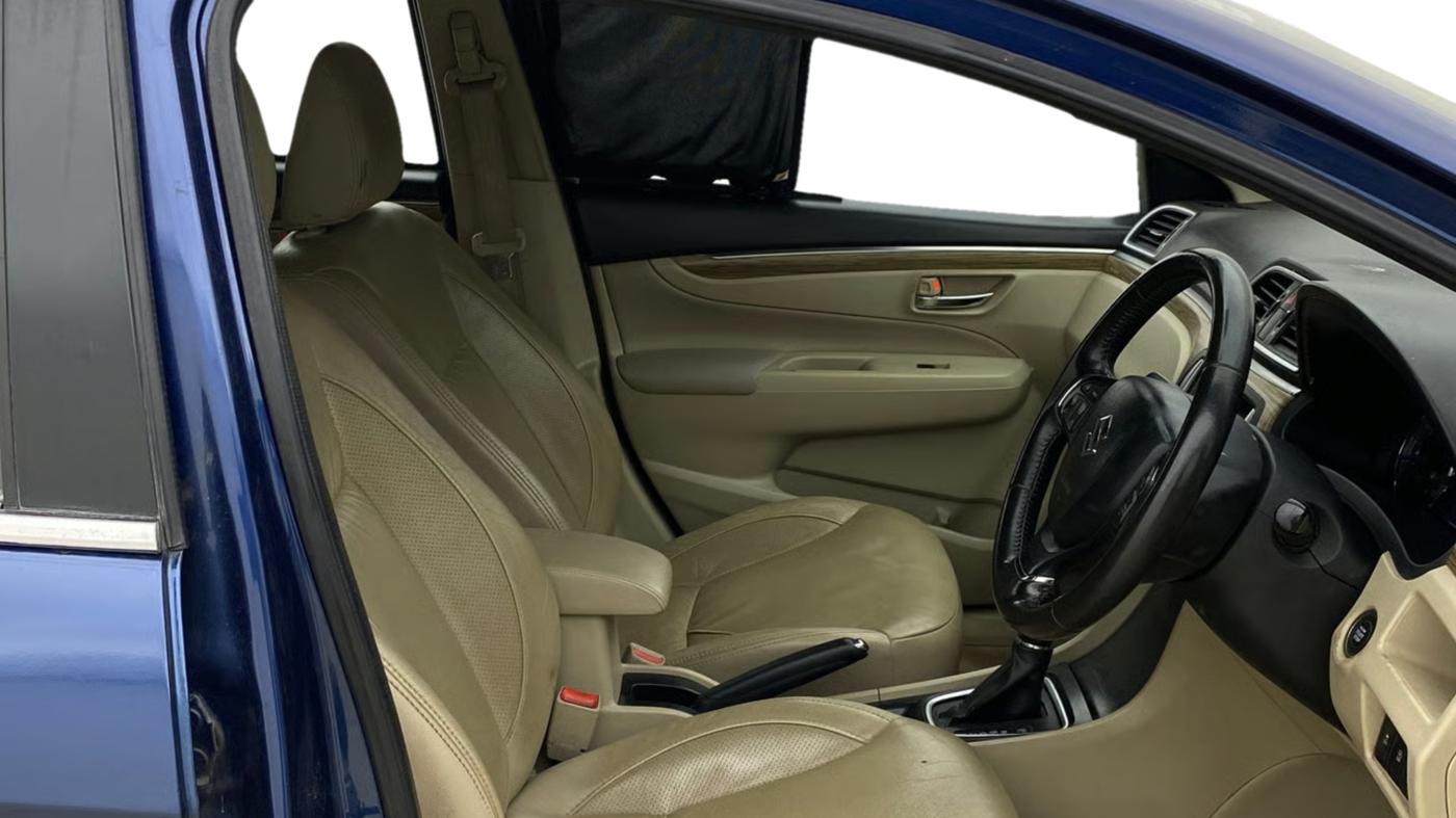 2018 Maruti Ciaz ALPHA  AT 1.5 SHVS PETROL, Petrol, Automatic, 64,071 km, Right Side Front Door Cabin