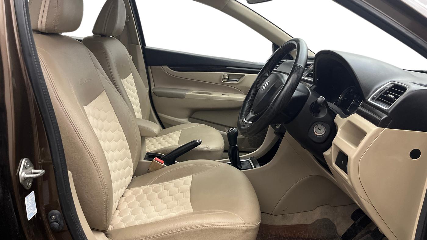 2015 Maruti Ciaz VXI+, Petrol, Manual, 30,364 km, Right Side Front Door Cabin