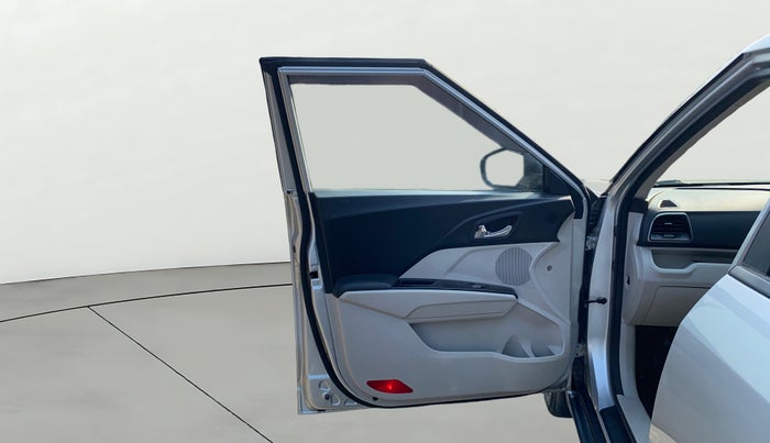 2019 Mahindra XUV300 W8 (O) 1.2 PETROL, Petrol, Manual, 66,047 km, LHS Front Door