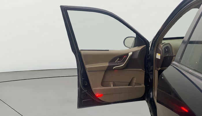 2012 Mahindra XUV500 W8, Diesel, Manual, 1,39,724 km, LHS Front Door