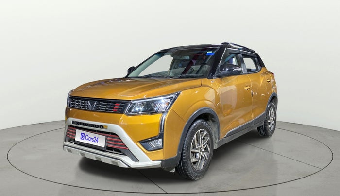 2023 Mahindra XUV300 W8(O) 1.2 PETROL DUAL TONE, Petrol, Manual, 58,758 km, Left Front Diagonal