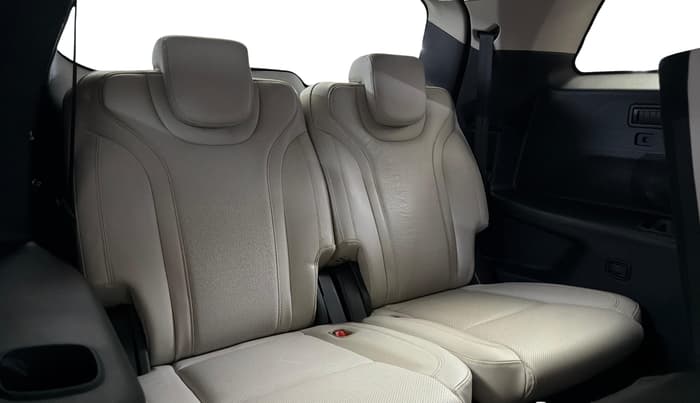 2022 Mahindra XUV700 AX 7 LUXURY P AT 7 STR, Petrol, Automatic, 48,653 km, Third Seat Row ( optional )