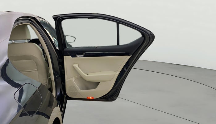 2016 Skoda Superb L&K 1.8 TSI AT, Petrol, Automatic, 70,037 km, RHS Rear Door